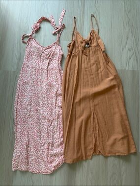 Lot of 2 midi dresses by Billabong & Roxy Medium